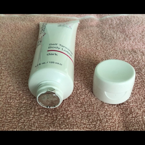 NEW!
Tanceuticals Self Tanning Set - Picture 4 of 7